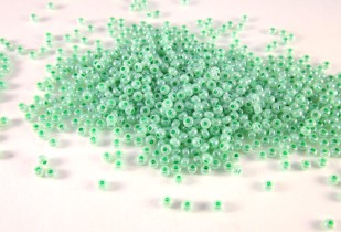 Бисер Чехия круглый 10/0 50г 37356 светло-салатовый