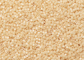 Бисер Япония MIYUKI Delica цилиндрический 11/0 50г DB0204 светло-цейлон бежевый