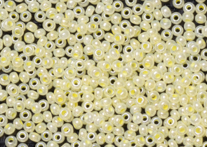 Бисер Чехия круглый 10/0 50г 37185 бледно-жёлтый