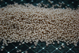 Бисер Чехия круглый 10/0 50г 03212 бежевый