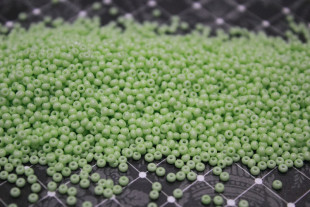 Бисер Чехия круглый 10/0 50г 03154 салатовый