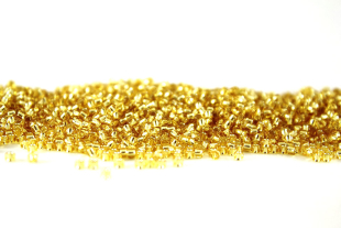 Бисер Япония круглый 11/0 250г 0022  светлый топаз, серебряная линия внутри