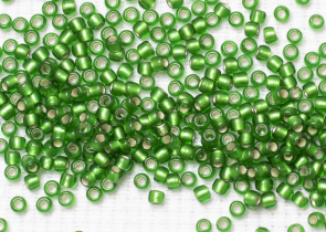 Бисер Япония круглый 11/0 250 г 0027BF зеленая трава матовый, серебряная линия внутри