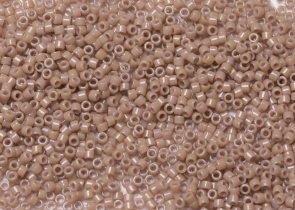 Бисер Япония MIYUKI Delica  11/0 5 г DB2105 бежевый непрозрачный прочное покрытие
