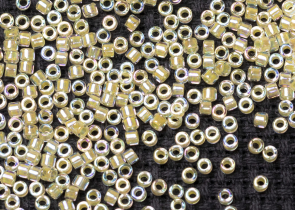 Бисер Япония MIYUKI Delica  11/0 5г DB-0053 палевый радужный с цветной линией