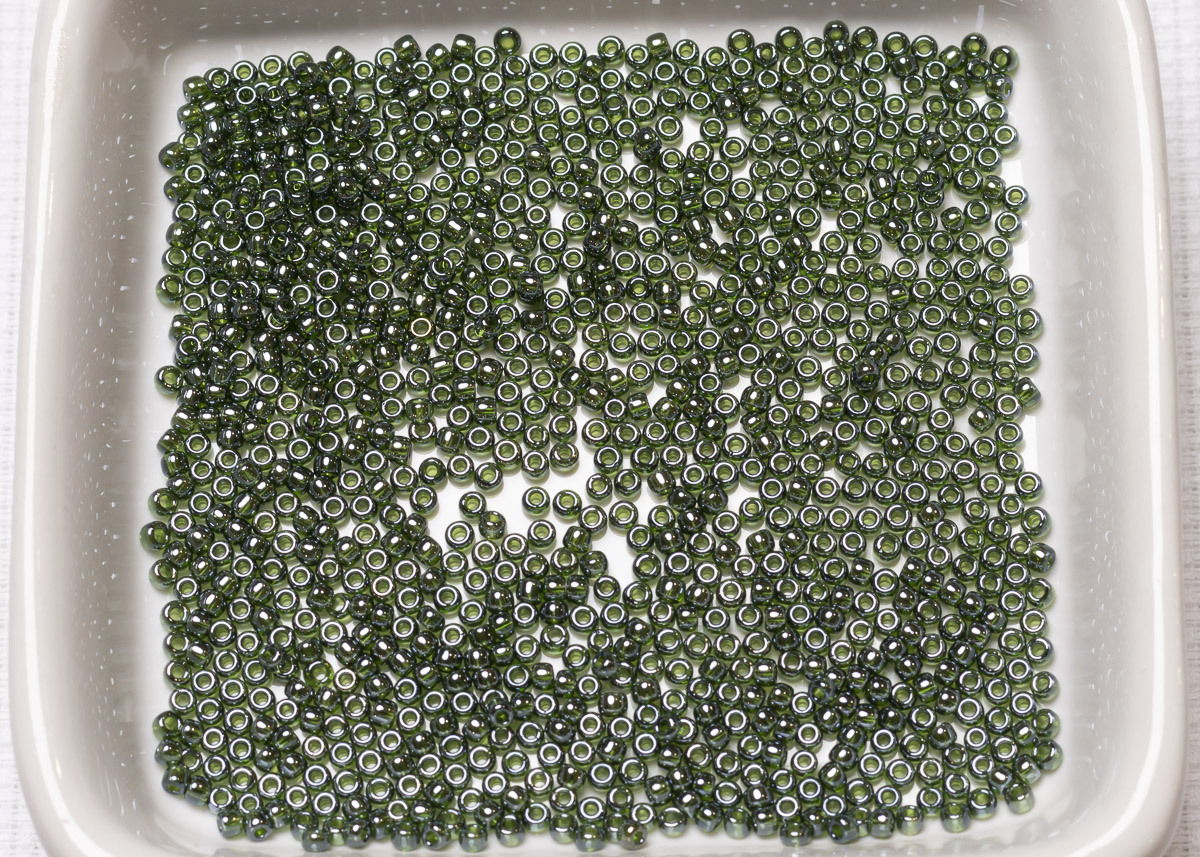 Бисер Япония круглый 11/0 10г 0119 оливковый, глянцевый прозрачный