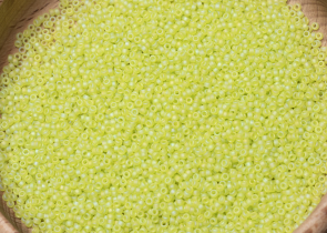 Бисер Япония MIYUKI Seed Beads 15/0 5г 0143FR шартрез прозрачный радужный матовый — фото 5