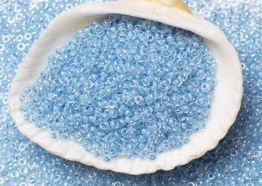 Бисер Япония MIYUKI Seed Beads 15/0 100г 0221 небесный кристалл синяя линия внутри — фото 3