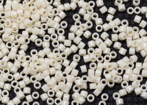 Бисер Япония MIYUKI Delica  10/0 5 г DBM-0732 кремовый непрозрачный — фото 2