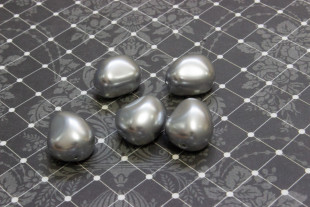 Бусина Чехия PRECIOSA под жемчуг фигурн. 131- 50- 021 16 x 14 мм св. серый (light grey) - 5 бусин — фото 2