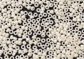 Бисер Япония MIYUKI Seed Beads 15/0 100г 0492FR кремовый непрозрачный радужный матовый — фото 2