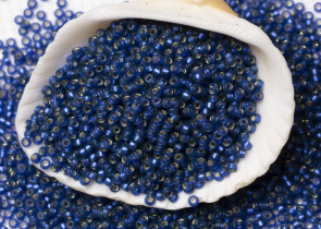 Бисер Япония MIYUKI Seed Beads 15/0 100г 1653 окрашенный сумеречный синий полуматовый серебряная линия внутри — фото 3