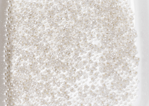 Бисер Япония DEMI 11/0 10г PF0021F Permanent Finish, хрусталь матовый, серебряная линия внутри — фото 4