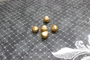 Бусина Чехия PRECIOSA под жемчуг фигурн. 131- 50- 021 16 x 14 мм под золото (gold) - 5 бусин — фото 1