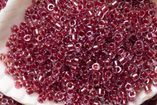 Бисер Япония MIYUKI Delica цилиндр 11/0 50 г DB-0924 игристый cranberry с цветной линией кристалл — фото 3