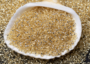 Бисер Япония MIYUKI Seed Beads 15/0 100г 0002 светло-золотой серебряная линия внутри — фото 3