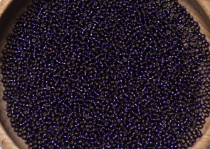 Бисер Япония MIYUKI Seed Beads 15/0 5г 1426 окрашенный фиолетовый серебряная линия внутри — фото 5