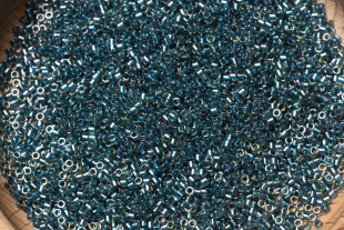 Бисер Япония MIYUKI Delica цилиндр 11/0 50 г DB-0921 игристый blue topaz с цветной линией — фото 5