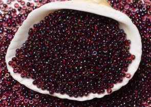 Бисер Япония MIYUKI Seed Beads 15/0 5г 0367 рубин радужный гранатовая линия внутри — фото 3