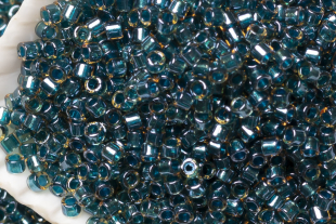Бисер Япония MIYUKI Delica  11/0 5г DB-0921 игристый blue topaz с цветной линией — фото 3